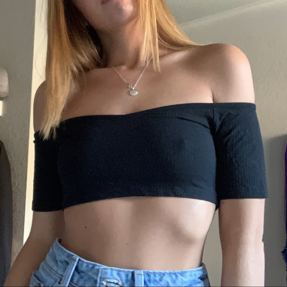Emma & Sam LF Ribbed Super Crop Off the Shoulder